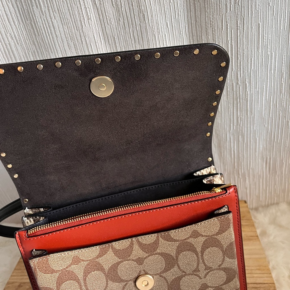 Coach Klare In Signature with Rivets
Khaki Multi Canvas Cross Body - Picture 5 of 6